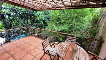 Panoramic Apartment, 1 King Bed, Accessible, Lake View | Terrace/patio