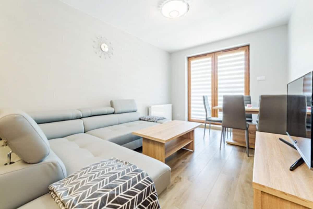 Apartment (7/5) | Blackout drapes, iron/ironing board, cribs/infant beds, free WiFi