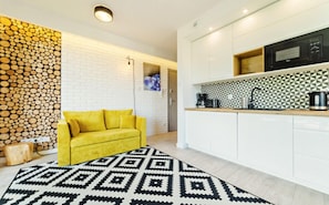 Apartment (7/40) | Living area | Flat-screen TV