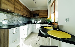 Apartment (7/16) | Private kitchenette | Fridge, microwave, stovetop, cookware/dishes/utensils