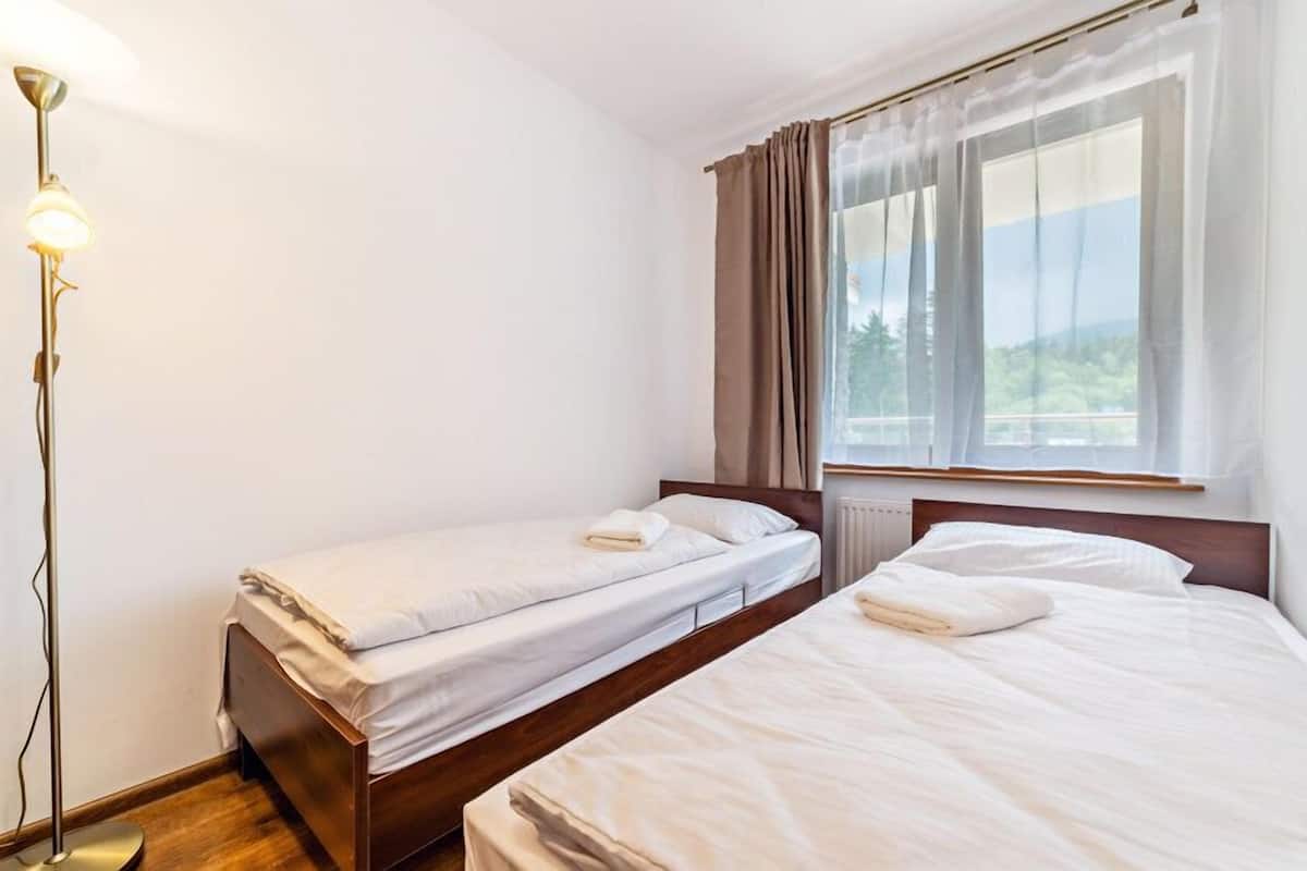 Apartment (7/12) | Blackout drapes, iron/ironing board, cribs/infant beds, free WiFi