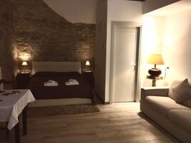 Comfort Double Room, Patio, Ground Floor | Minibar, soundproofing, free WiFi, bed sheets