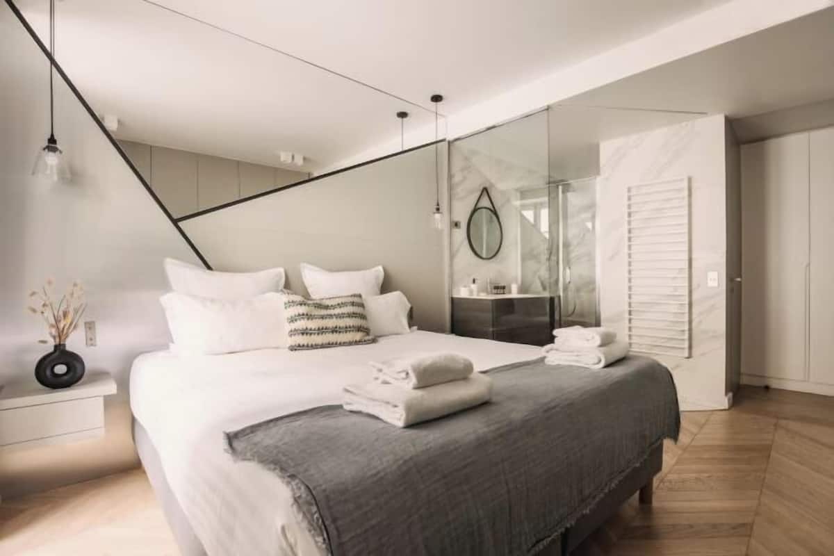 Premium bedding, pillow-top beds, in-room safe, laptop workspace