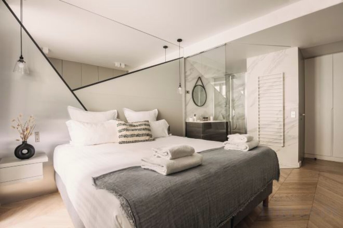 Literie de qualité, lit avec matelas à plateau-coussin