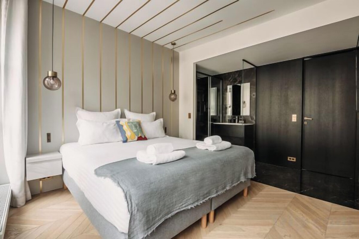 Literie de qualité, lit avec matelas à plateau-coussin