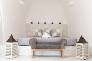 Deluxe Suite | Premium bedding, individually decorated, free WiFi, bed sheets - Cally Cave Houses (Santorini)