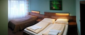 Comfort Room, 1 Queen Bed, Non Smoking | Free WiFi, bed sheets
