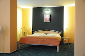 Free WiFi, bed sheets - Hotel Panon (Hodonin)
