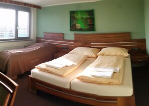 Comfort Room, 1 Queen Bed, Non Smoking | Free WiFi, bed sheets - Hotel Panon (Hodonin)