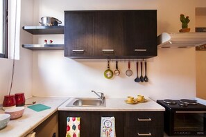 Private kitchenette - Comfort Apartments 2 (Heraklion)