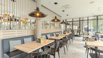 Desayuno buffet todos los días (EUR 19.00 por persona)