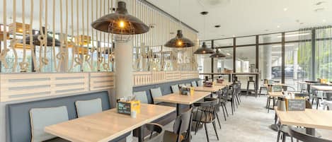 Desayuno buffet todos los días (EUR 19.00 por persona)
