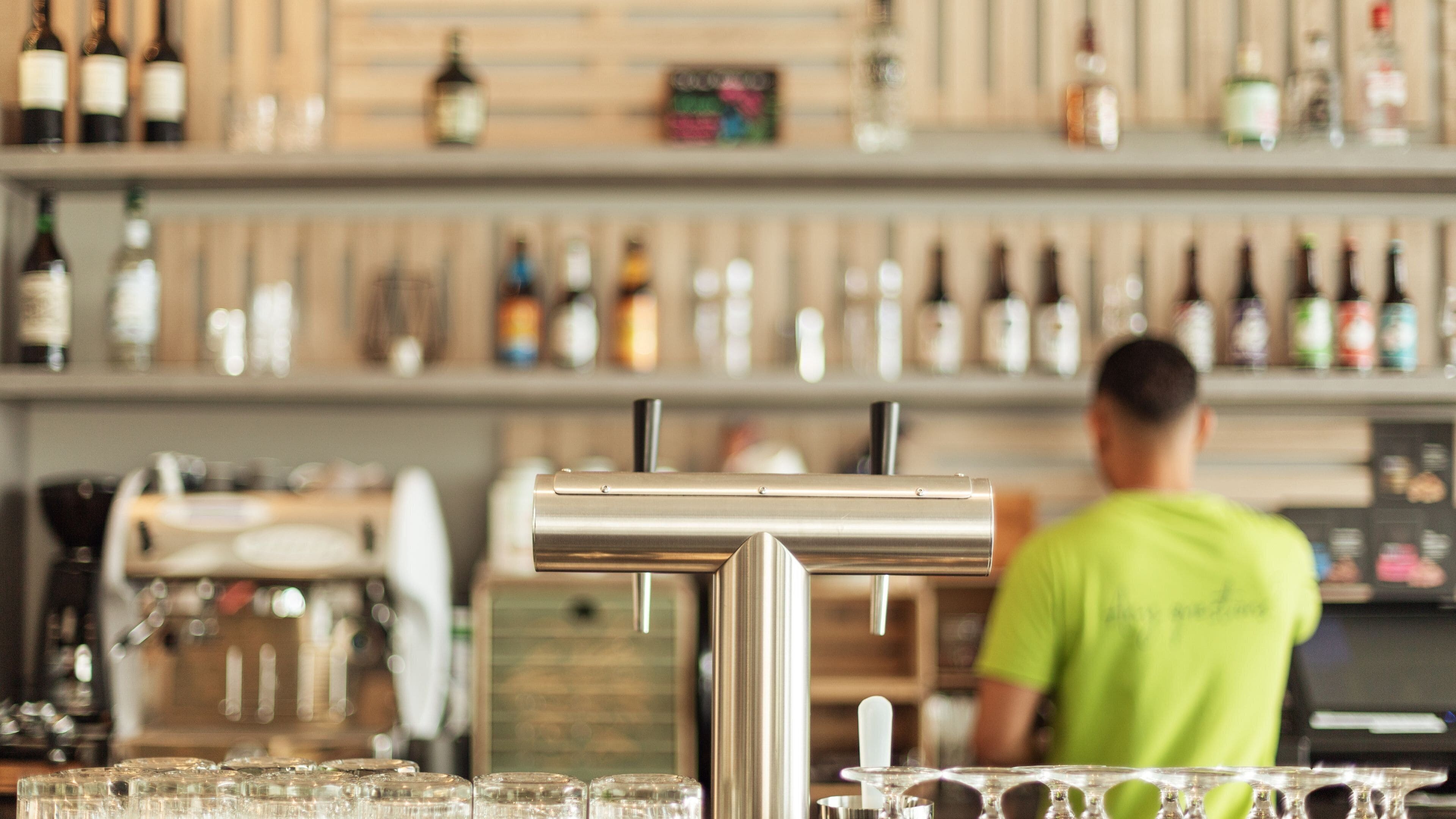 Bar (trong khuôn viên)
