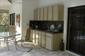 Executive House, 4 Bedrooms, Non Smoking | Iron/ironing board, free WiFi, bed sheets