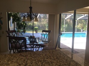 Executive House, 4 Bedrooms, Non Smoking | In-room dining