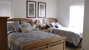 Executive House, 4 Bedrooms, Non Smoking | Iron/ironing board, free WiFi, bed sheets
