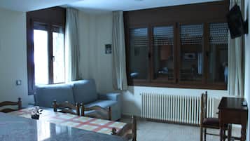 Apartment, 1 Bedroom (7) | Dining room