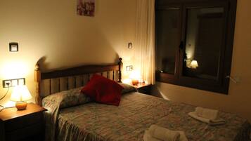 Desk, soundproofing, cots/infant beds, free WiFi