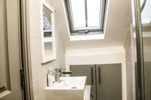 City Apartment, Multiple Beds | Living area