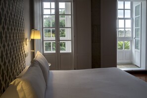 Habitación doble, vista al jardín | Camas con efecto memoria, decoración personalizada y escritorio 