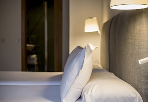Doppelzimmer, Stadtblick | Betten mit Memory-Foam-Matratzen, individuell dekoriert, Schreibtisch