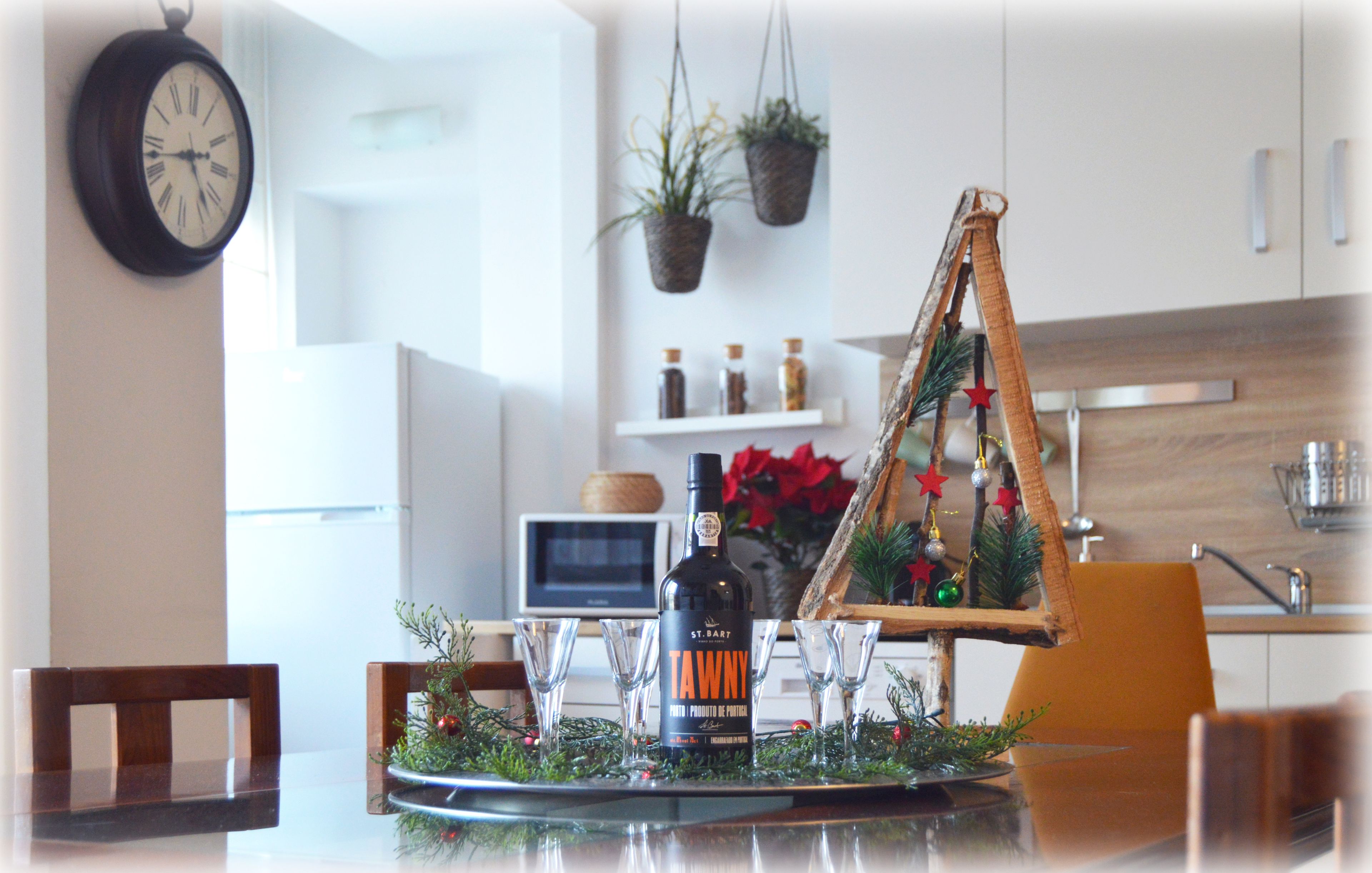 Apartment, 4 Bedrooms | In-room dining