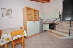 Studio, 1 Queen Bed with Sofa bed, Non Smoking, Sea View | Private kitchenette | Full-size fridge, oven, stovetop, coffee/tea maker - Apartments Cetara (Cetara)