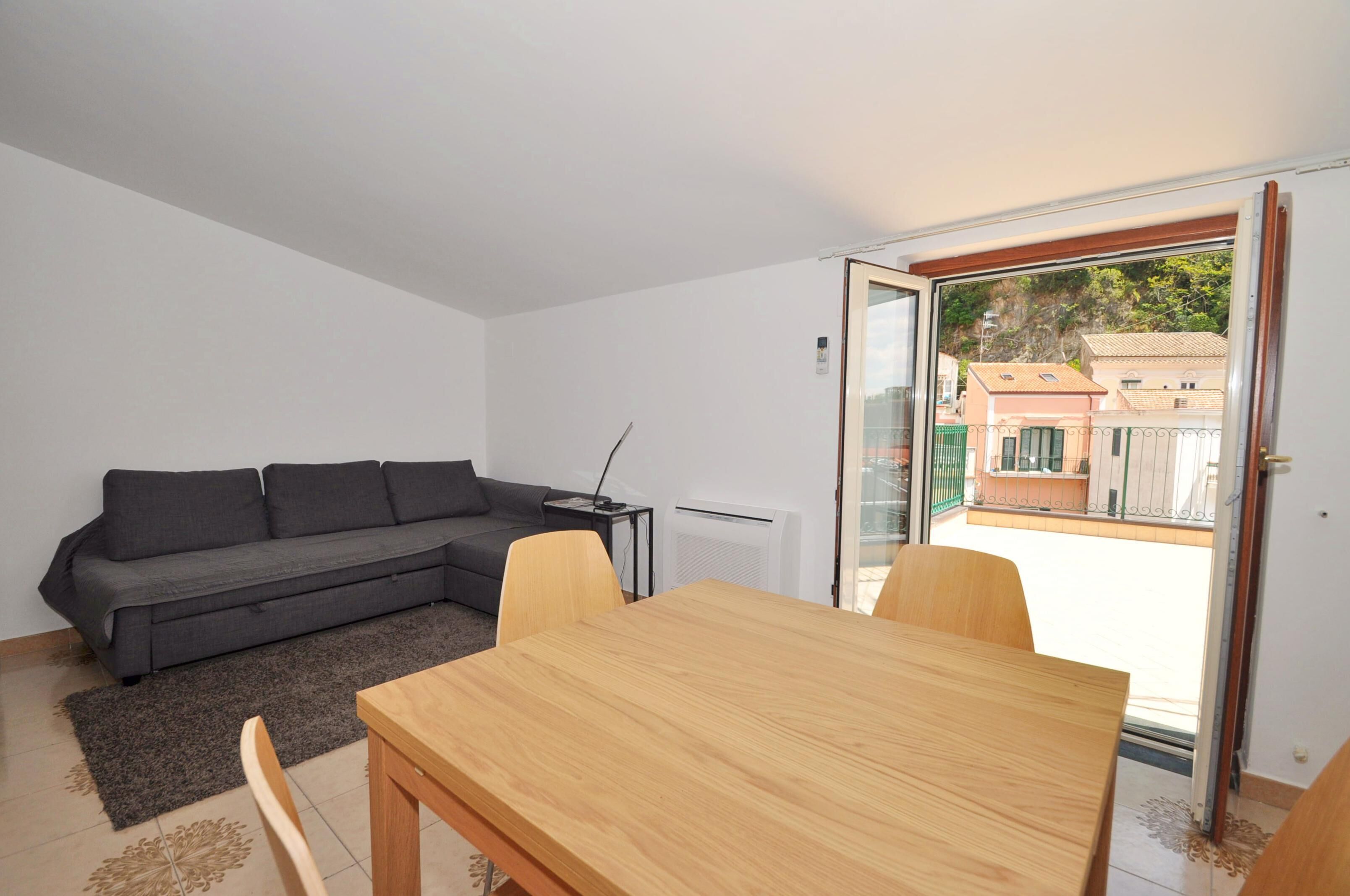 Studio, 1 Katil Ratu (Queen) dengan Katil Sofa, Non Smoking, Sea View | Ruang tamu | 32 inci televisyen skrin rata dengan digital, TV 