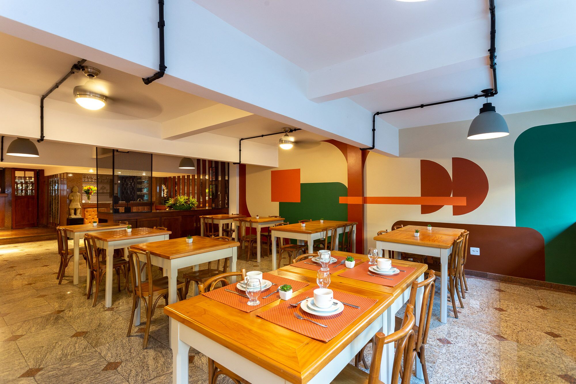 free daily full breakfast