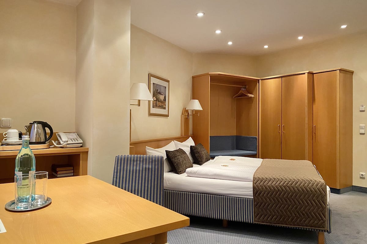 family room | desk, iron/ironing board, free wifi, bed sheets