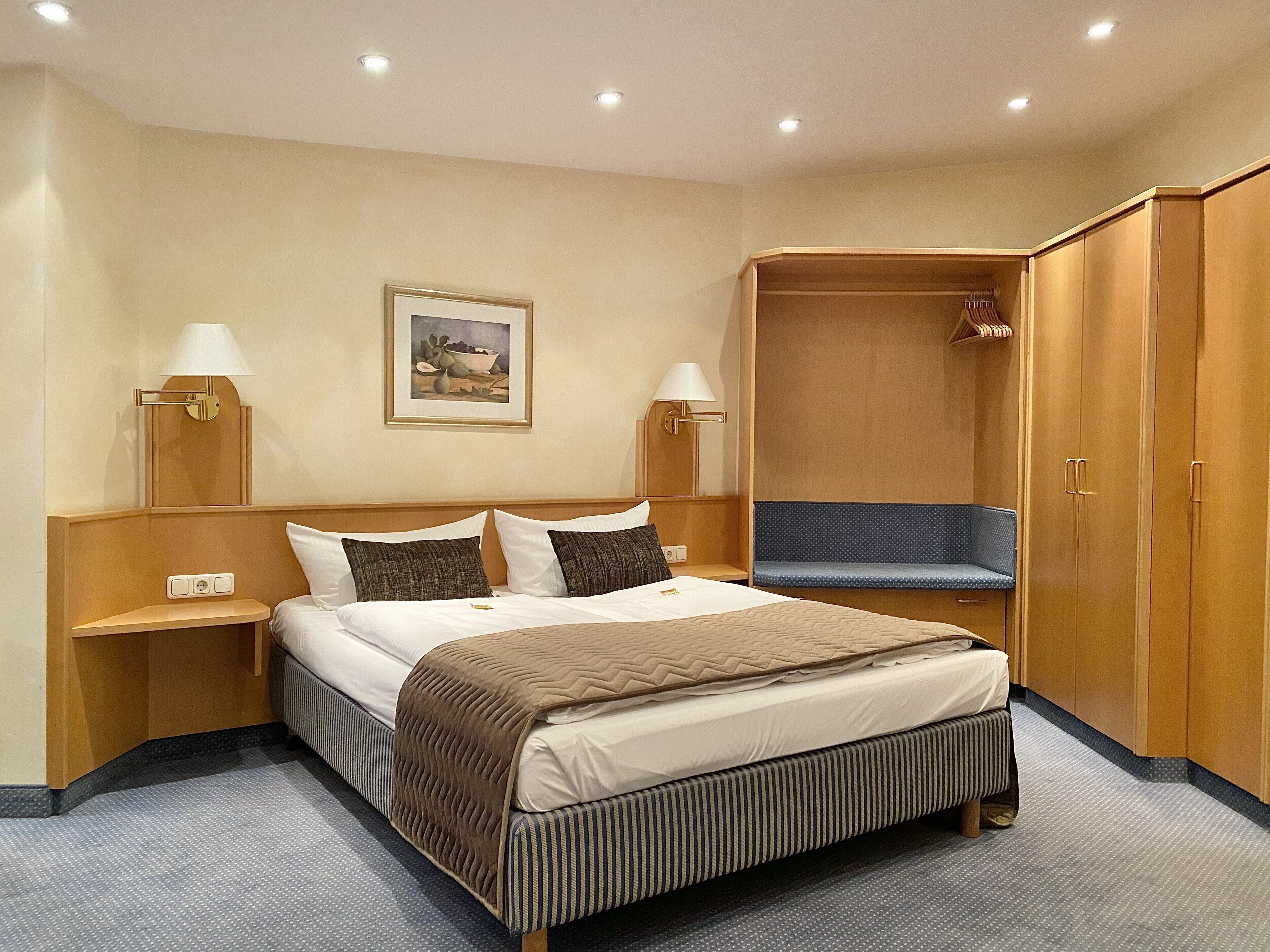 double room | desk, iron/ironing board, free wifi, bed sheets