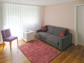 Desk, iron/ironing board, free WiFi, bed sheets - Hotel Russmann (Goldbach)