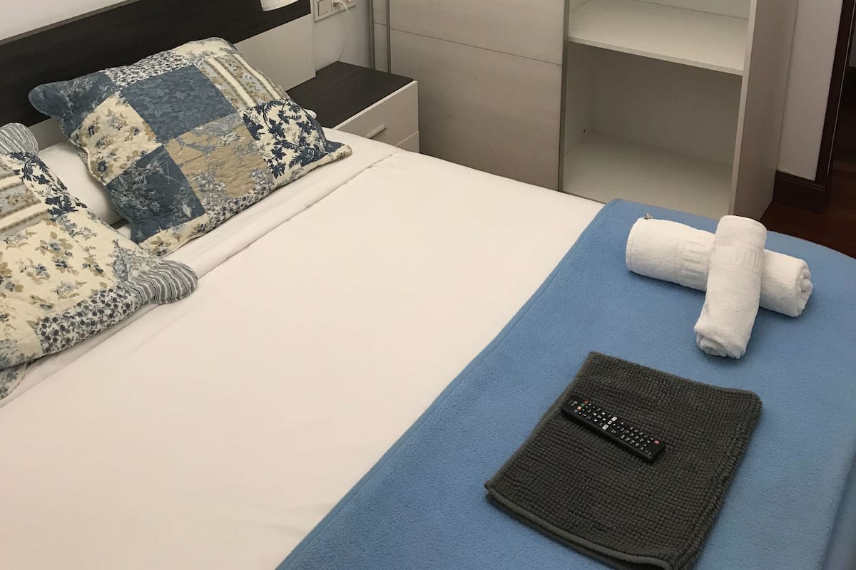 Wifi gratis y ropa de cama