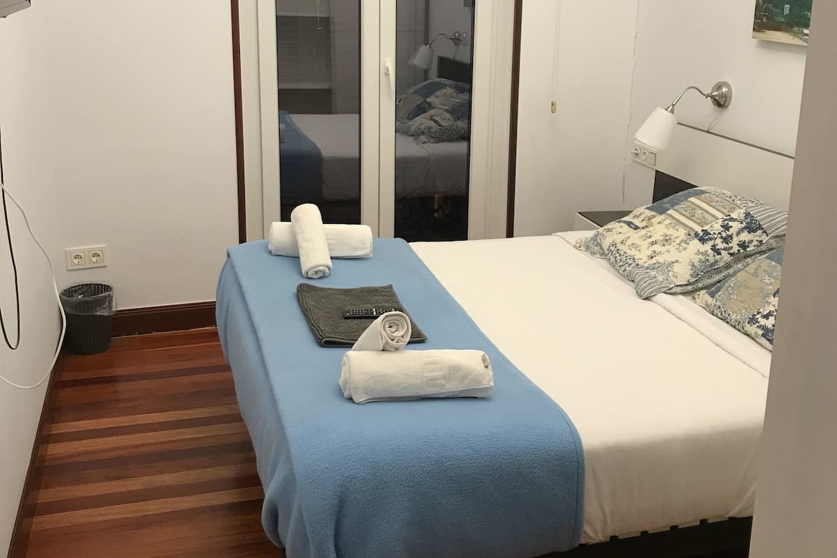 Wifi gratis y ropa de cama