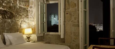 Studio, Balcony, City View (Namorados) | Individually decorated, individually furnished, desk, laptop workspace