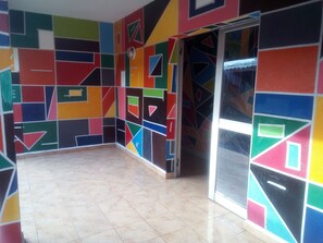 Coin salon dans le hall