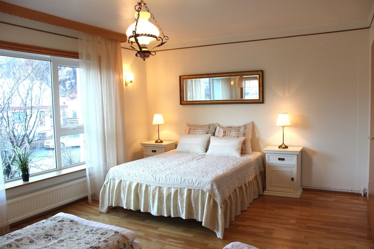 Kamar Quadruple Keluarga, kamar mandi umum | Didekorasi berbeda-beda dan tirai kedap cahaya