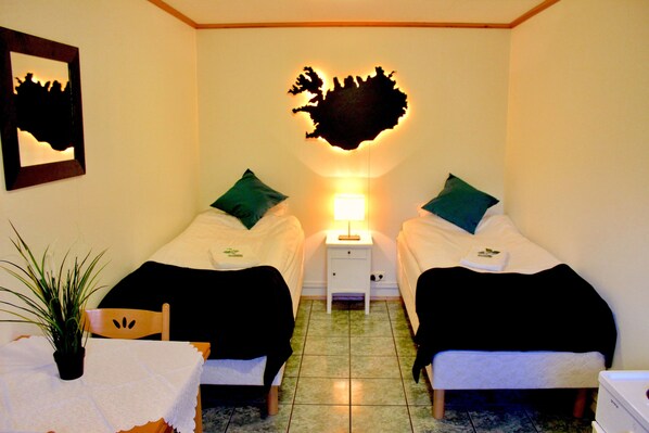 Individualmente decorados, cortinas blackout, berços (sobretaxa)