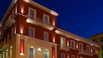 Fassade der Unterkunft – Abend/Nacht