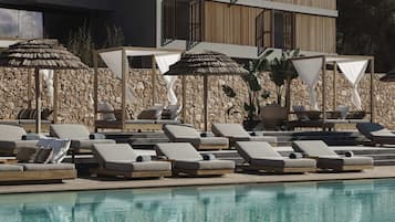 2 outdoor pools, free pool cabanas, pool umbrellas