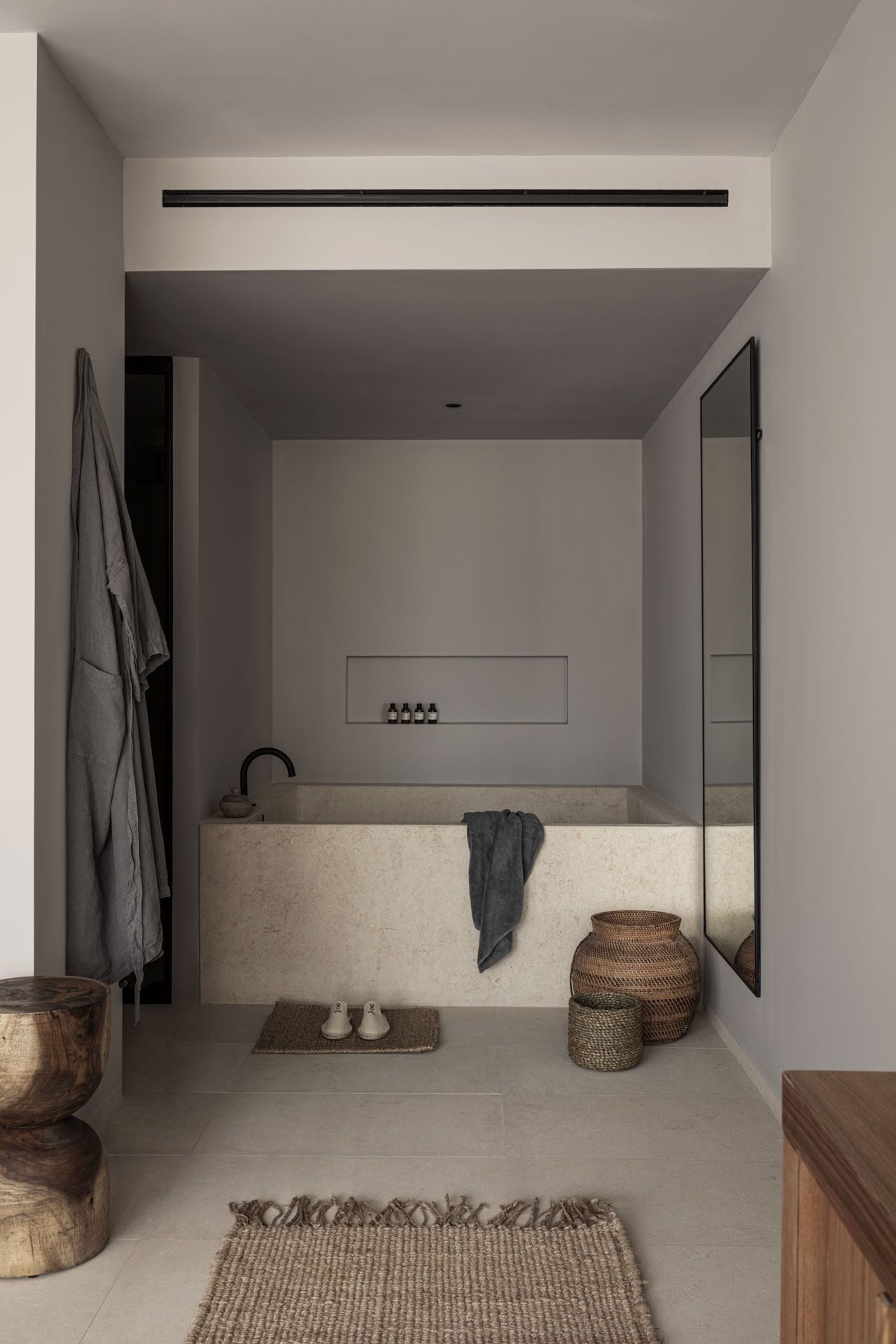 deluxe suite, balcony | 1 bedroom, minibar, in-room safe, individually decorated