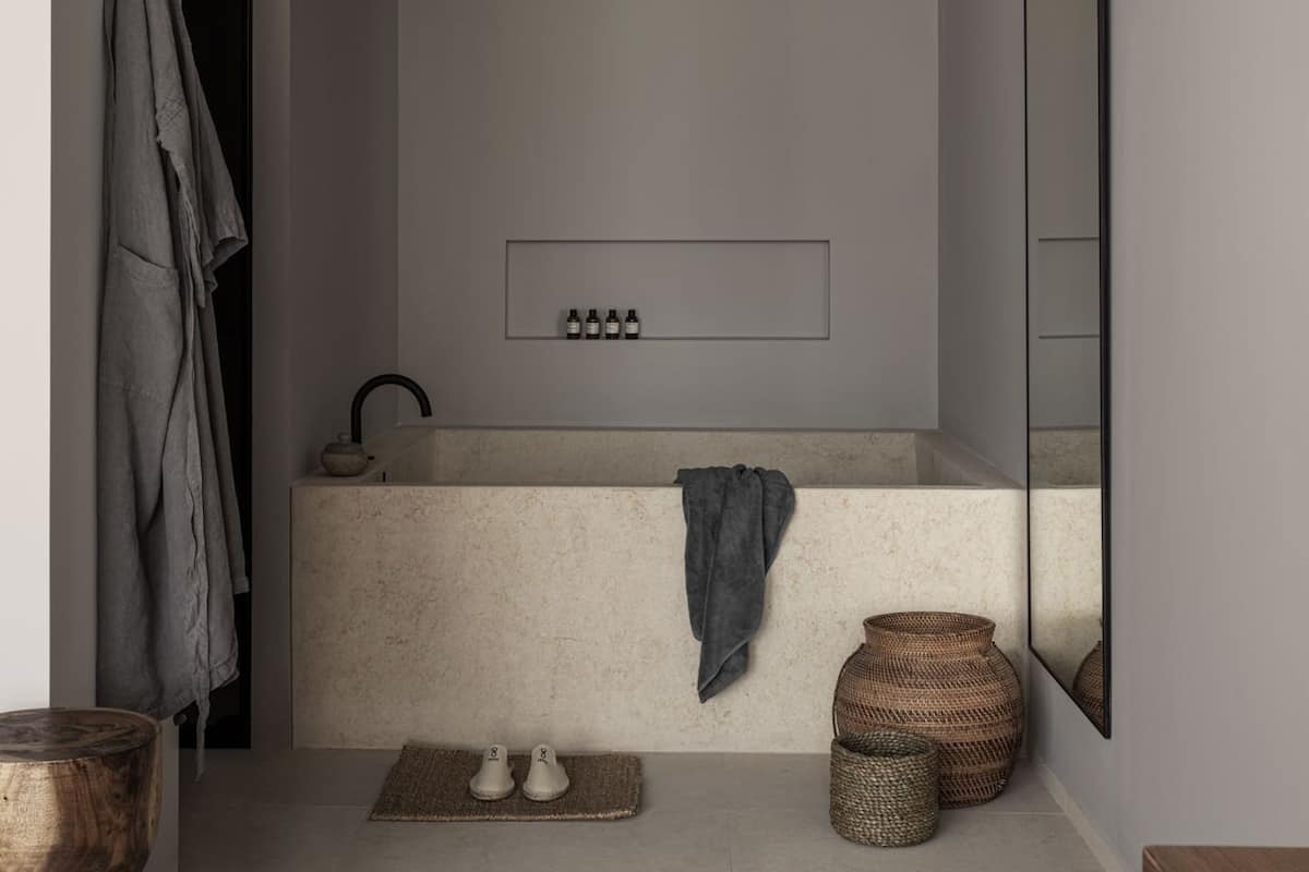 deluxe suite, balcony | 1 bedroom, minibar, in-room safe, individually decorated