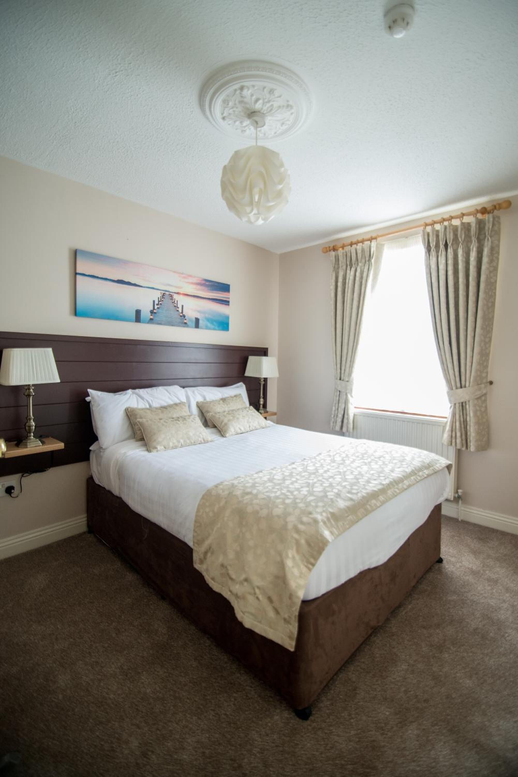 standard double room, 1 king bed, non smoking | desk, iron/ironing board, free wifi, bed sheets