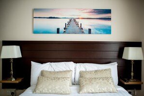 Schreibtisch, Bügeleisen/Bügelbrett, kostenloses WLAN, Bettwäsche