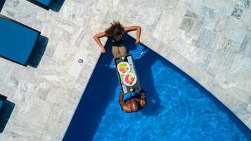 Outdoor pool, pool umbrellas, sun loungers