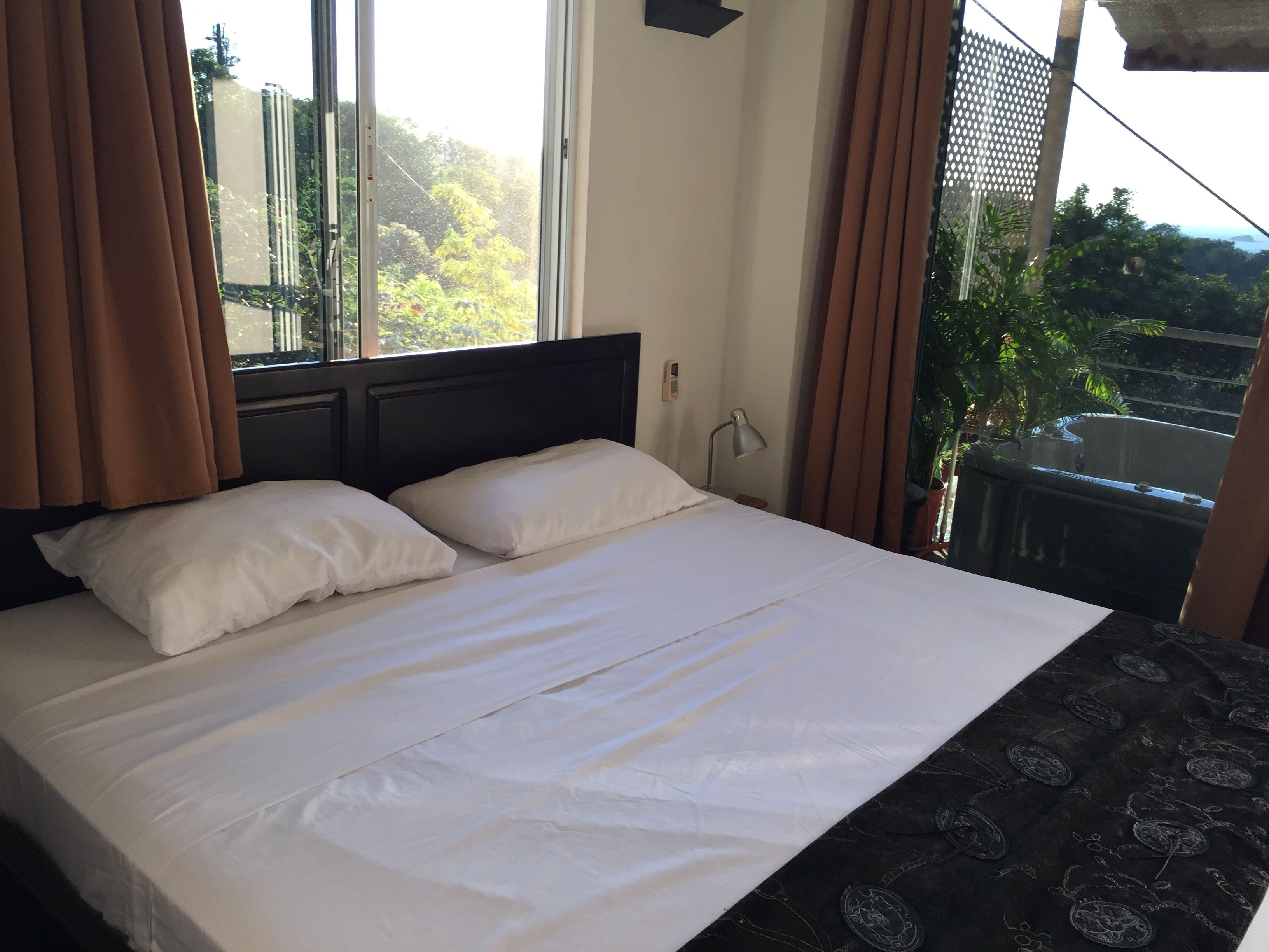 2 bedrooms, individually decorated, individually furnished
