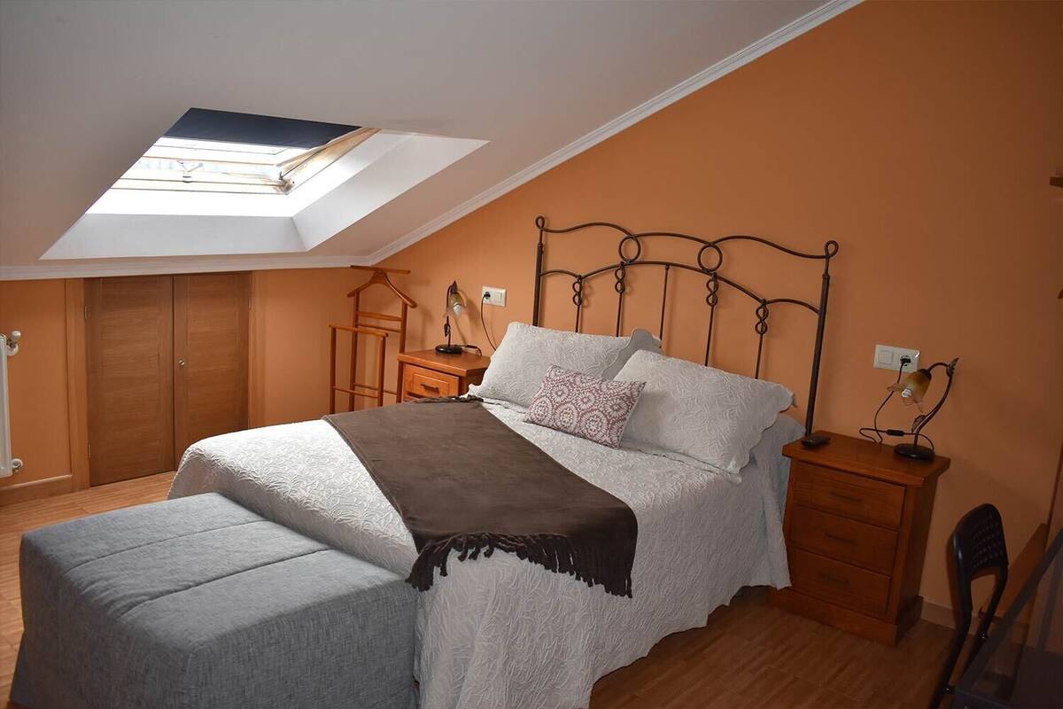 Free cots/infant beds, rollaway beds, free WiFi, bed sheets