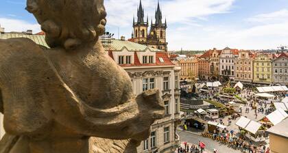 The Old Town Square & Parizska Apartments