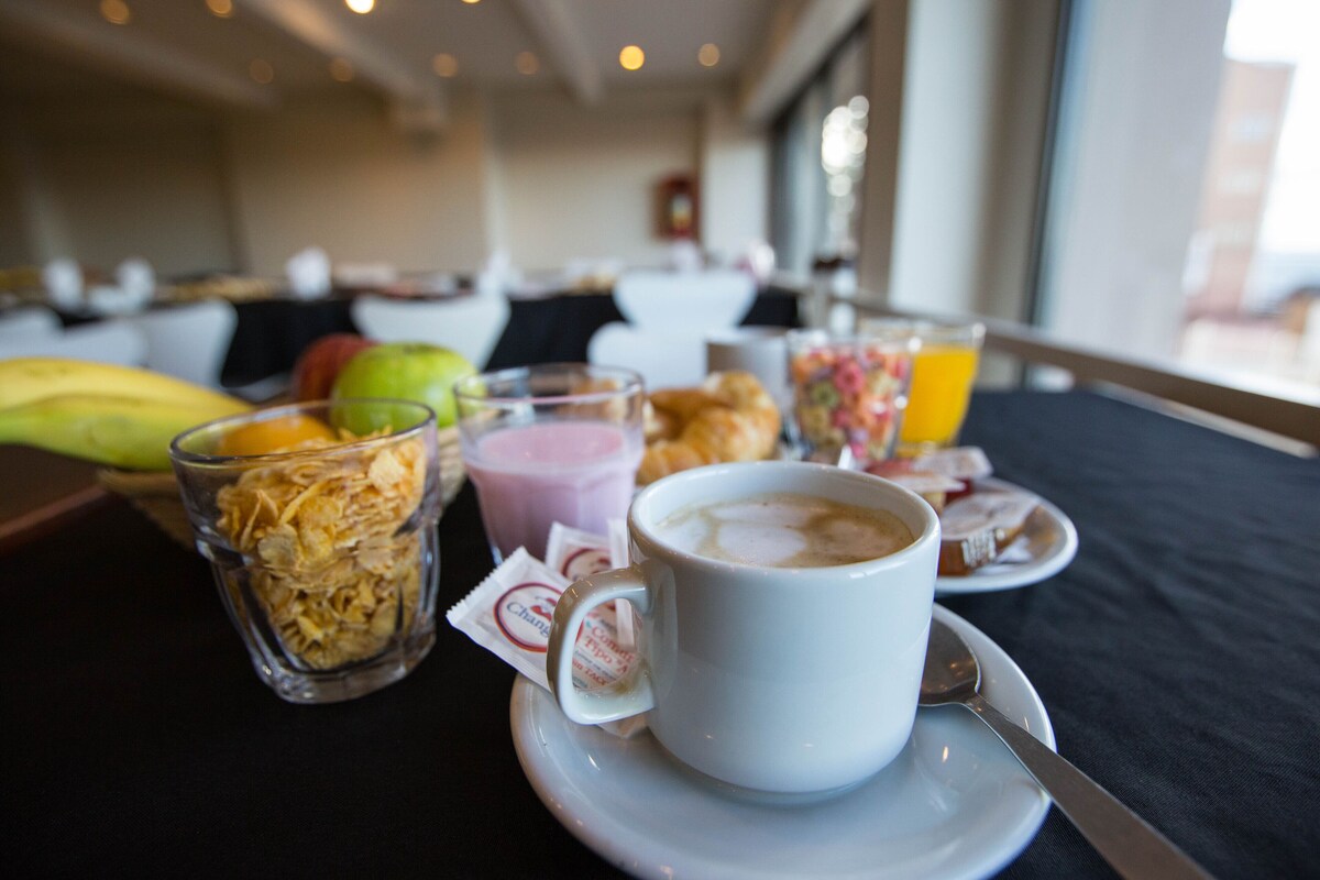 Desayuno continental gratuito y diario