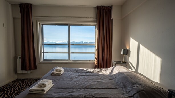 Superior Room | In-room safe, desk, bed sheets